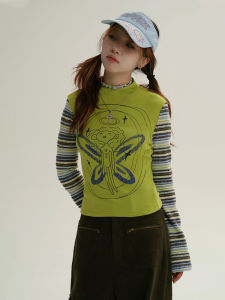 เสื้อยืดแขนยาวลายทางสีเขียวสำหรับผู้หญิงในฤดูใบไม้ร่วง คอกลมสูง ทรงเข้ารูป ลายการ์ตูน ผ้าฝ้ายผสมโพลีเอสเตอร์