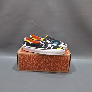 SEPATU VANS21 SLIP ON VAULT CLASIC ANAHEIM ABSTRAK LEFT RIGHT HITAM KANVAS 36-43