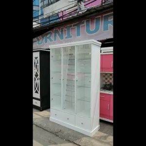 Lemari Pajangan Hijab dan Tas 3 Pintu / Kabinet 3 Pintu