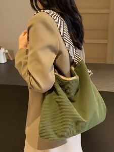 SEA YADOU  กระเป๋าสะพายไหล่สายกว้างแฟชั่นและเรียบง่ายสำหรับผู้หญิงกระเป๋าทรงสี่เหลี่ยมใบเล็กทรงสูงแบบใหม่กระเป๋าหญิงใต้วงแขนสวยหรู