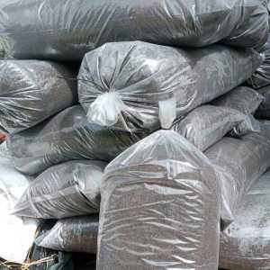 Tanah campuran baja tahi kambing