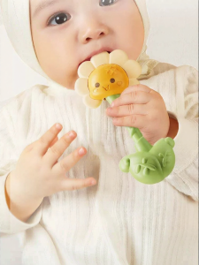 Auby | Educational Gripping & Chewable Rattle Toy