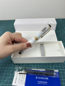 Sailor fountain pen Shikiori fountain pen Snow Moon Sky Leaves Tarusetsu Medium Fine 11-1224-305