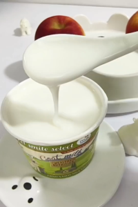 (5ขวด) โยเกิร์ตนมแพะรสแอปเปิ้ลสำหรับสัตว์เลี้ยง PETSMILE 50ml