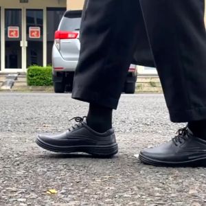 Limitless - Sepatu Pria Fantofel CRUZZ Formal Elegan