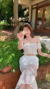 พร้อมส่ง กระโปรงยาวลูกไม้ มี 2 สี ขาว ดำ งานสวย เอวยางยืด มีซับใน ชายเป็นระบาย