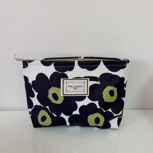 Cute Durable Canvas Makeup Bag Portable Waterproof Travel Toiletry Bag for Outings Skin Care Products Storage Organizer