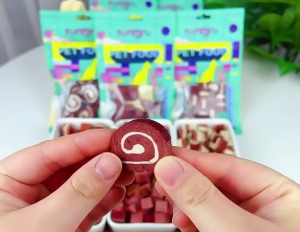 Bánh thưởng cho Chó Mèo hiệu Funny gói 100gram (Net weight: 60gram) "mẫu mới" - Love pets shop