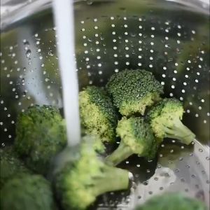 🎁 ของขวัญปีใหม่ ตะแกรงล้างผัก กระลังมังล้างผักมีรู กะละมังสแตนเลส ตะแกรงล้างผัก มีหลายขนาดให้เลือก