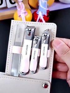 💖 พร้อมส่ง 💖แพ็คเกจสวยงาม ชุดกรรไกรตัดเล็บ ป้องกันการกระเด็น พร้อมกล่อง 4 ชิ้น