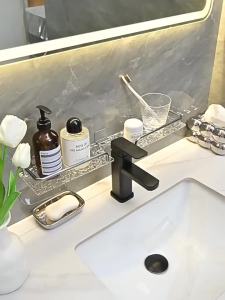 Creamy Acrylic Sink Faucet Storage Rack