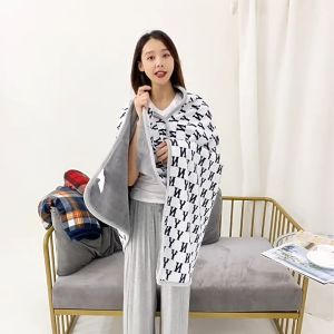 ผ้าห่ม คลุมไหล่ สักหลาด 80x130 cm 460g.