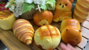 1PCS Bear Simulation Decompression Pinch Music Student Opening Gift Bear Simulation Bread Slow Rebound Pinch