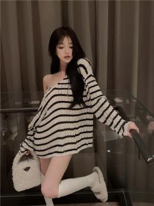 【READYSTOCK】Oversize stripes top loose blouse Korean long sleeves top knit top 现货针织上衣 宽松条纹上衣 纯欲风上衣 性感衣服 显瘦上衣 下半身失踪 露肩上衣