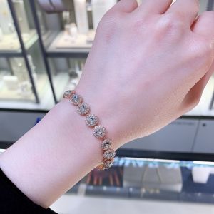 Sega Premium Edition Swarovski Full Diamond Twisted Buckle Element Crystal Roman Sparkling Womens Bracelet Womens Hand
