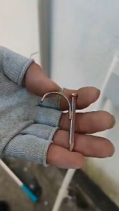 50pcs paku klem pipa Paku Klem Beton 1/2”、3/4”、1”klem pipa air Klem pipa serbaguna Mencegah pipa air bergerak