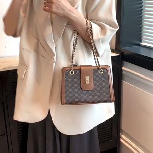 กระเป๋าสะพายไหล่กระเป๋าใต้วงแขนทรงสี่เหลี่ยมขนาดเล็ก กระเป๋าถือมีสไตล์สําหรับผู้หญิง พร้อมจัดส่ง