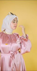 Casandra Dress Satin Silk / Gamis Cradenza Bahan Mewah Berserat dan Berkilau  Gamis Jumbo bb 40-95 Kg / Gamis Viral Dress Wanita by Meizua.id Gamis Muslimah terbaru