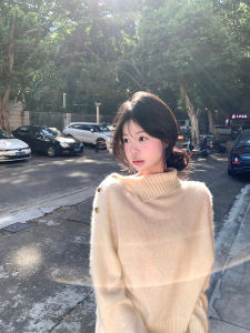 เสื้อสเวตเตอร์ถักนิตติ้งคอตั้งสไตล์ฝรั่งเศสสำหรับผู้หญิง ฤดูใบไม้ร่วง 2024 ทรงหลวม ปกติ สีสันสดใส ปกติ