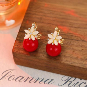 ต่างหูไข่มุกเงินแท้รูปดอกไม้สีแดง ต่างหูแฟชั่นฤดูใบไม้ร่วง/ฤดูหนาว ต่างหูแบบหัวเข็มขัดสำหรับผู้หญิง เครื่องประดับระดับไฮเอนด์