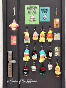 Magnetic Doll Hanging Display Stand Plush Toy Storage Rack Oval Shape Plastic Organizer for Bedroom And Living Room