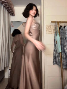 CHANGTONG | Đầm Dài Đeo Quai Bằng Lụa Satin cho Phụ Nữ Trung Niên Elegante