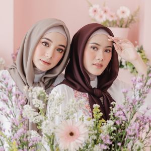 Jilbab Segiempat Bella Square 12 Pcs Lebih Hemat Warna Random