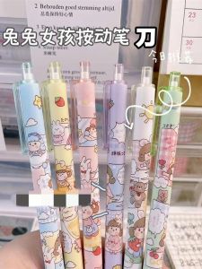 เลื่อมสีลิ่มเล็กๆ ดีไซน์การ์ตูน ชิ้นส่วนอุปกรณ์ DIY งานฝีมือ อุปกรณ์ตกแต่งหนังสือบันทึกความทรงจำ ชิ้นส่วนอุปกรณ์งานฝีมือ