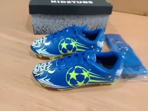 Paket Komplit Sepatu Bola & Kaos Kaki Anak Usia 6-10 Tahun