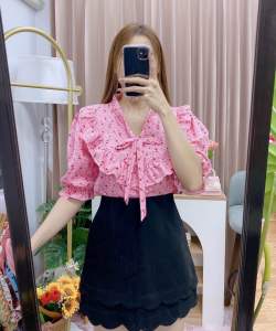 เสื้อผูกโบว์หน้าลายดอกเล็ก แขนสามส่วน อก40ยาว23