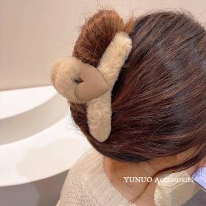 Warm Furry Large Size Shark Hair Clip Retro Heart Shaped Winter High End Feeling Hair Accessories Coconut Zhang Brand