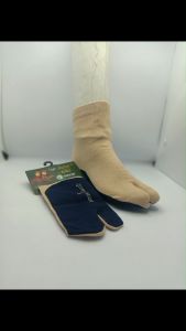 BELI 1 ISI 6 PASANG Kaos Kaki Jempol Matakaki Ukuran S Tapak Hitam Ankle Socks Krem dan Putih Santosa Makmur Grosir