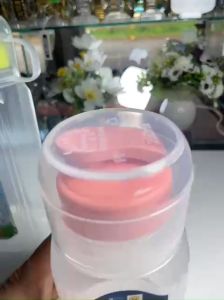 Bình nhựa đựng nước đồng tâm dung tích 1L 14Lkèm ca đựng an toàn khi sử dụng .