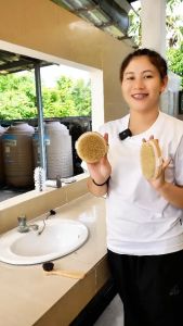 แปรงขัดผิว แปรงอาบน้ำ แปรงขัดตัวหลังขนนุ่ม ด้ามจับยาว ขนแปรงนุ่ม ถูหลัง ทําความสะอาดหลัง