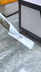 ไม่ถูพื้น แบบสเปรย์ ไม้ดัดฝุ่น ไม้ม็อบมีกระบอกเก็บน้ำในตัว สำหรับทำความสะอาดพื้น ไม้ถูพื้นพร้อมขวดรีฟิลน้ำ 350ML ไม้ถูกพื้นที่เหมาะกับชีวิตสมัยใหม่