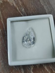 พลอย สีขาว พร้อมกล่อง เสริมดวง