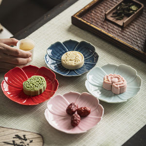 Delicate Traditional Retro Lotus Pattern Cake Dish