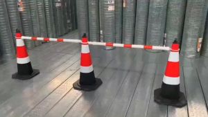 แบริเขตกรวยจราจร รุ่น Barricade สีแดง-ขาว  ยาว 1ม. และ 2ม. ยืดได้ สำหรับกรวยจราจร และไม้กั้นที่ Barricade