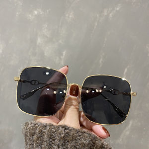 แว่นกันแดดทรงสี่เหลี่ยมเหล็ก แฟชั่นเกาหลี สไตล์ฮอลิวูด สำหรับผู้หญิง หน้าร้อน 2025 แว่นกันแดดแบบลำลอง