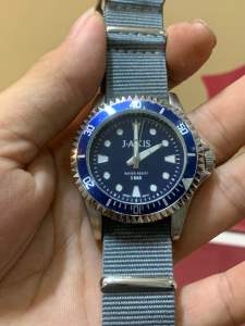 Đồng hồ nam JAXIS SUNFLAME QUARTZ size 40mm cả núm 43mm mặt xanh niềng khía có xoay kim cọc số có hỗ trợ dạ quangđáy xoáy chống nước tốt 10BAR dây dù thay mới tạo phong cách thể thao và trẻ trung