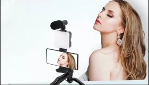 Vlogging KIT AY49 LED tripod phone holder universal dengan Mikrofon Lampu LED dan remote bluetooth