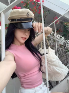 เสื้อยืดคอกลมแขนกุดสีดำสไตล์เกาหลีสำหรับผู้หญิงในช่วงฤดูร้อน เสื้อเชิ้ตทรงเข้ารูปสั้นกระชับสัดส่วน เสื้อผ้าทำงานคอตตอนผสม