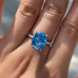Huitan Big Oval Sky Blue CZ Rings for Women Fashion Elegant Ladys Finger Accessories Wedding Anniversary Party Trendy Jewelry