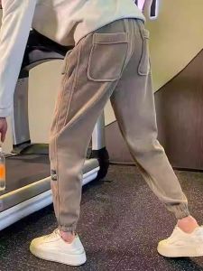 กางเกงวอร์มผ้าคอร์ดูรอยหนาสำหรับผู้ชาย ทรงหลวม ทรงหลวม ทรงลำลอง กางเกงขายาวสีพื้น กางเกงขายาวทรงหลวม สไตล์เกาหลี