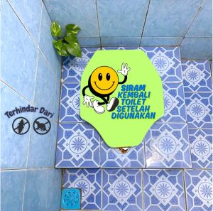 Tutup Closet Jongkok motif tulisan berbahan spon karet tebal