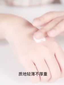 【Malaysia Stock&COD】 Original Chamomile Hand Cream 200g Dry Skin Lotion Hand Cream The Skin White can moisturize the hands and remove wrinkles on the hands