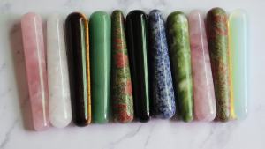 Wholesale Natural Stone Crystal Massage Stick Rose Quartz Wand Face Head Eye Massager Body Neck Health Skincare Acupuncture Pen
