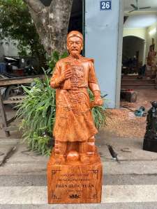 Tượng gỗ Trần Quốc Tuấn hiệu quả về mặt đất cát trấn trạch trừ tà hiểu quả nhất hiện nay gỗ hương đá có 5 kích thước