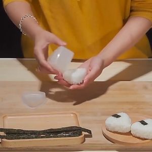 Khuôn ép cơm làm cơm nắm Onigiri khay dụng cụ ép cơm Bento tạo hình cho bé ăn dặm-NIEVE