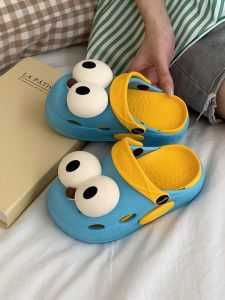 Childrens Fun Big Eyes Sandals Outdoor Hole Hole Shoes Summer Beach Slippers Thin Strip Boys Girls Cotton Slippers EVA Material